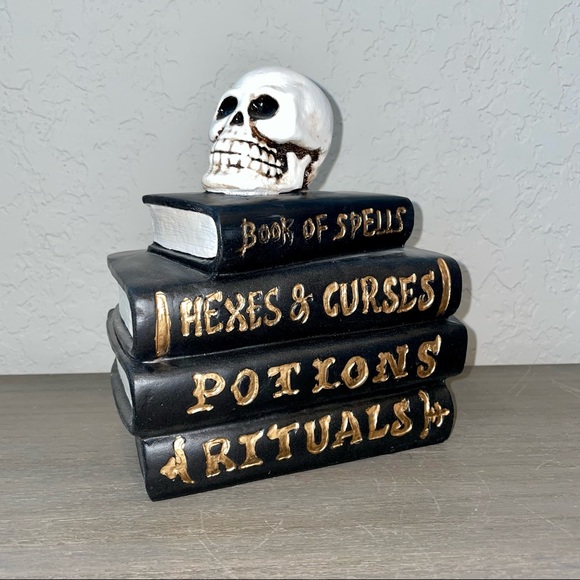skull and bones Other - Skull and Bones 8 Inch Resin Books with Skull